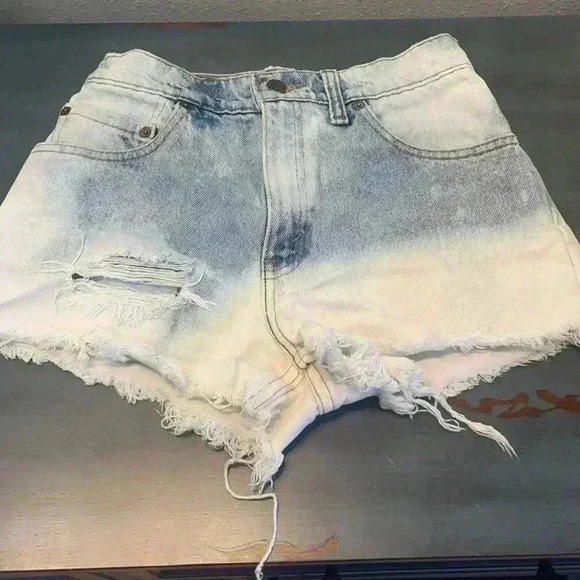 LEVI’S Women’s Distressed Jean Shorts - Picture 3 of 6